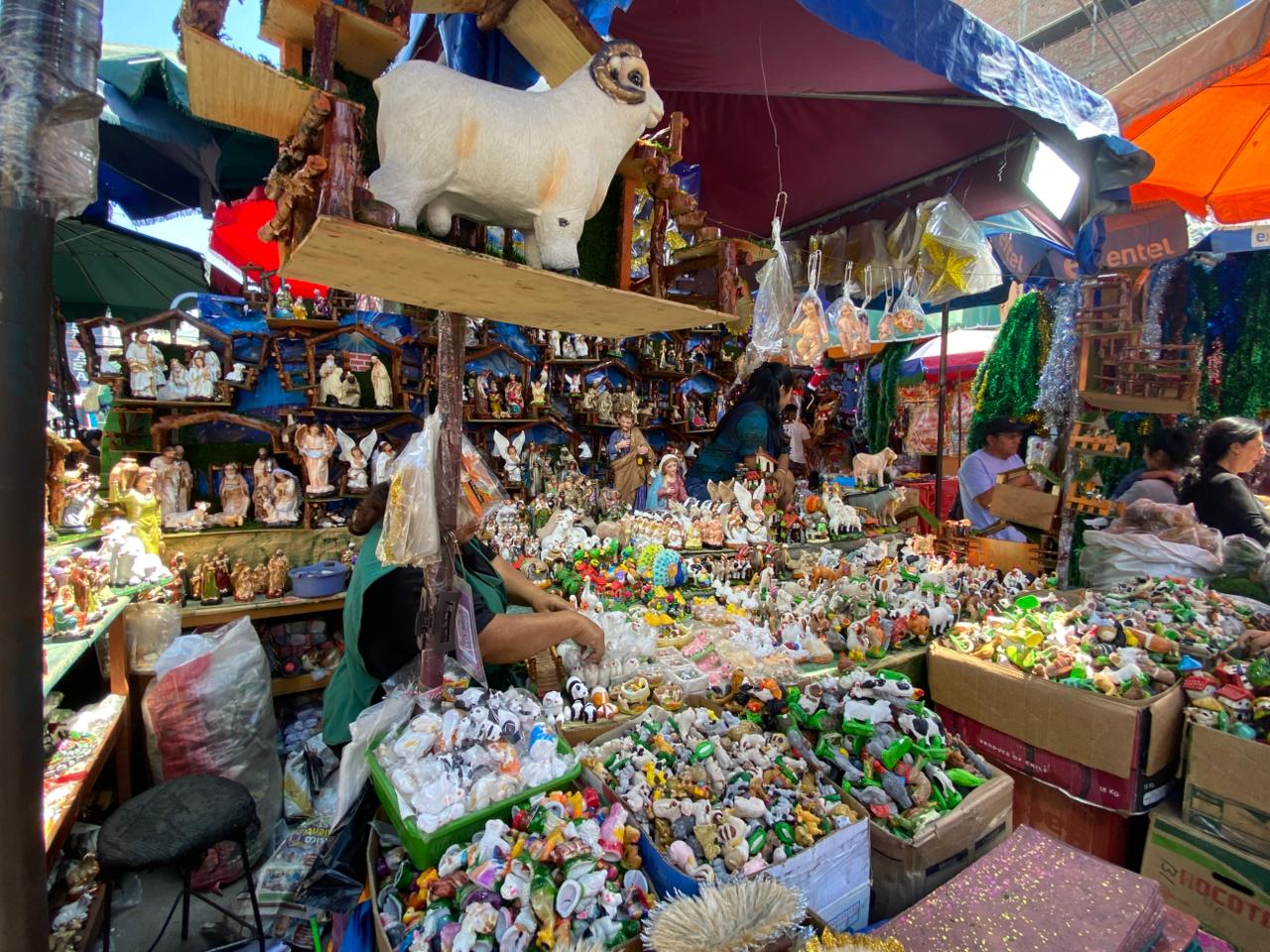 Productos navideños se ofertan en Trujillo con variedad y precios ...